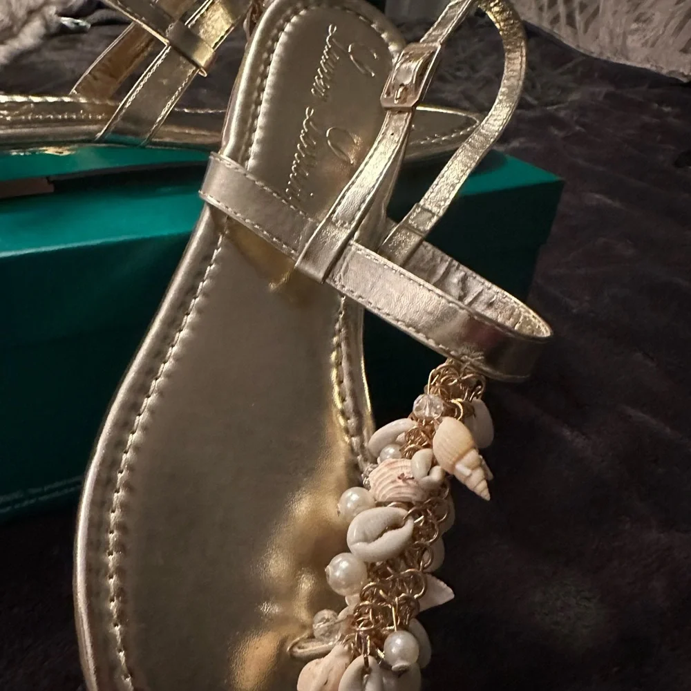 Gold Shell sandals - Picture 2 of 5